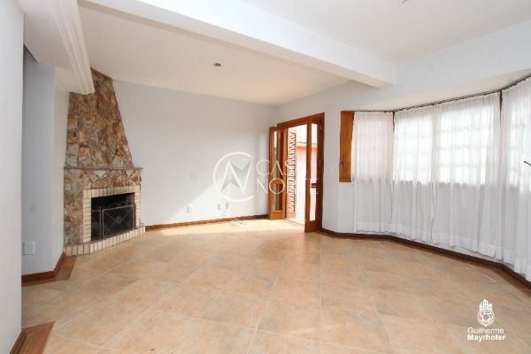 Casa à venda com 3 quartos, 212m², 1 suíte, 2 vagas, Rua Doutor Pitrez no bairro Ipanema em Porto Alegre