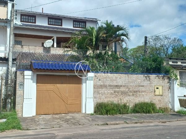 Casa à venda com 4 quartos, 250m², 1 suíte, 3 vagas, Rua Charlie Chaplin no bairro Restinga em Porto Alegre