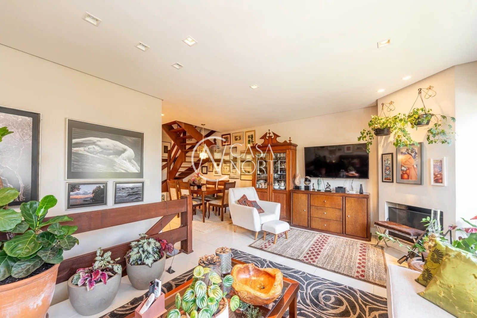 Casa de Condomínio à venda com 4 quartos, 218m², 2 suítes, 2 vagas, Rua Attílio Bilibio no bairro Jardim Carvalho em Porto Alegre