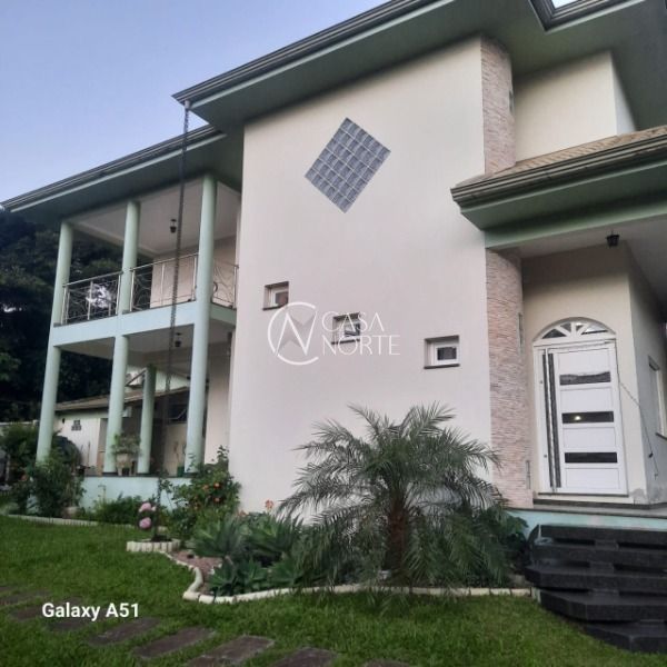 Sobrado à venda com 3 quartos, 379m², 1 suíte, 6 vagas, Rua José Pereira da Cunha no bairro Vila Nova em Porto Alegre