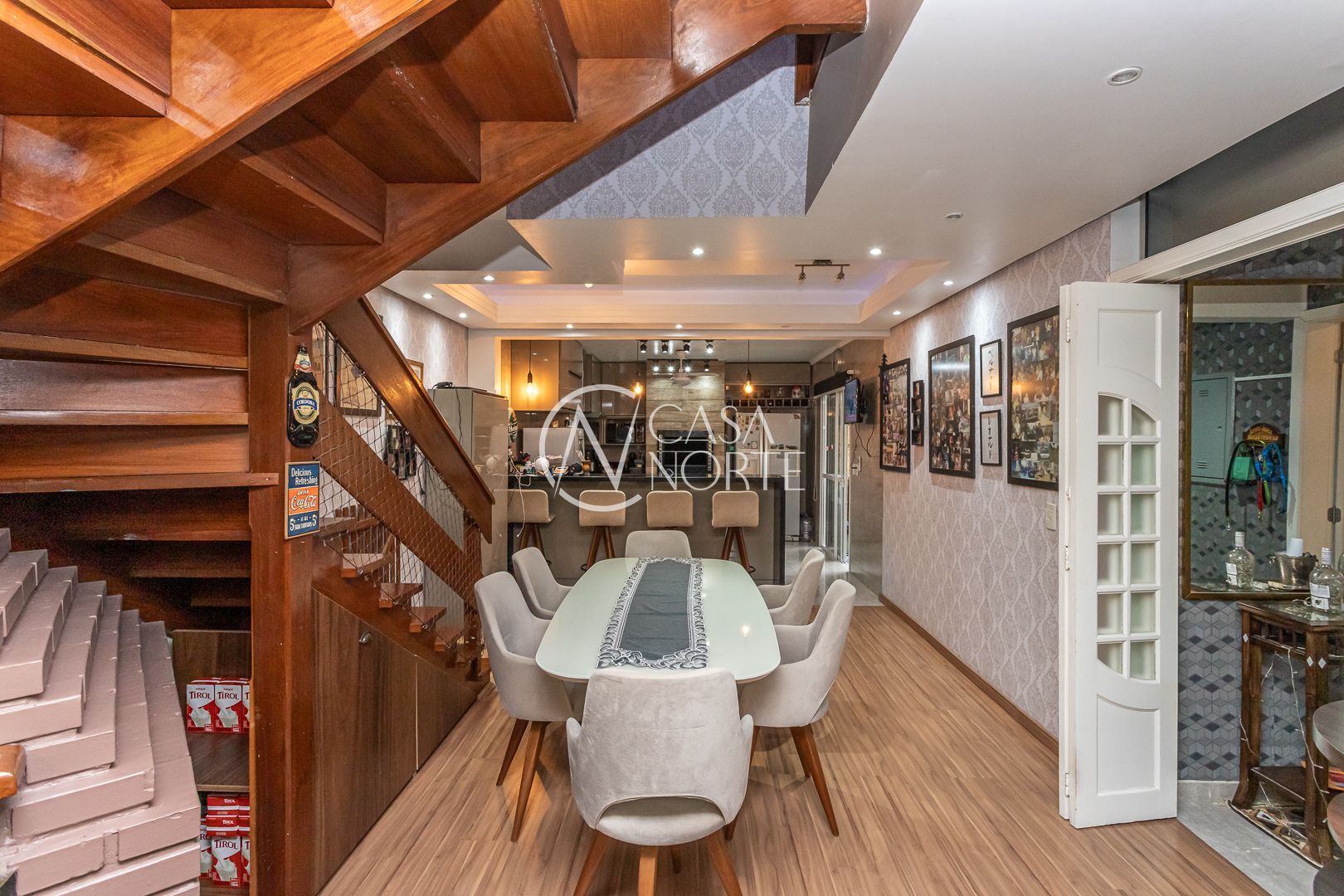 Casa à venda com 3 quartos, 239m², 1 suíte, 4 vagas, Rua Lloyd de Andrade Polidoro no bairro Ipanema em Porto Alegre