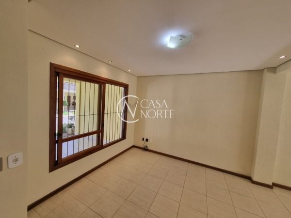 Casa de Condomínio à venda com 3 quartos, 192m², 1 suíte, 2 vagas, Avenida Eduardo Prado no bairro Cavalhada em Porto Alegre