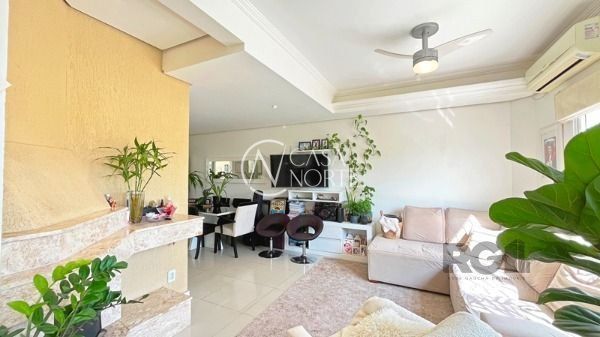 Casa à venda com 3 quartos, 108m², 1 suíte, 2 vagas, Rua Samuel Wainstein no bairro Aberta dos Morros em Porto Alegre