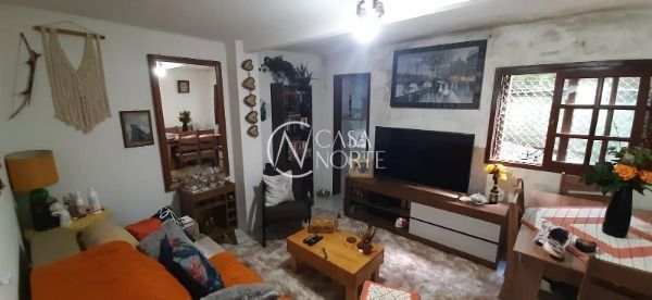 Casa à venda com 6 quartos, 97m², 1 suíte, 3 vagas, Rua Dea Coufal no bairro Ipanema em Porto Alegre