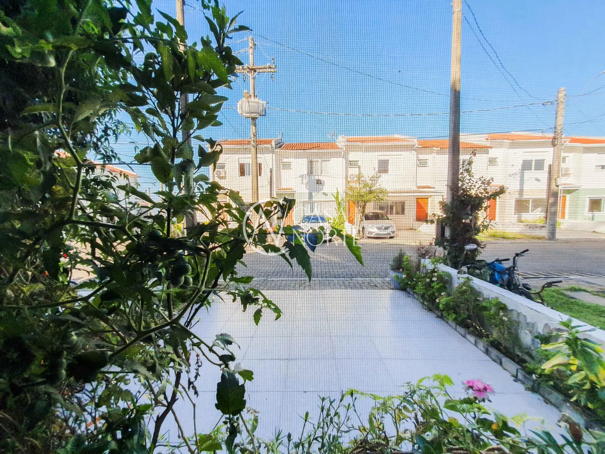 Casa de Condomínio à venda com 3 quartos, 141m², 1 suíte, 2 vagas, Avenida Edgar Pires de Castro no bairro Hípica em Porto Alegre