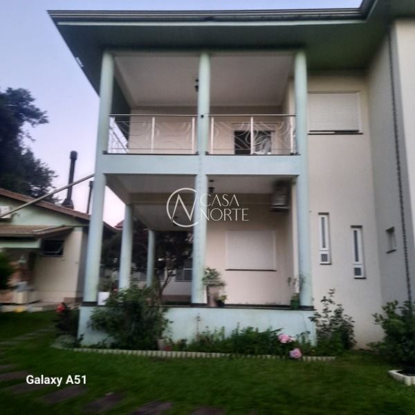 Sobrado à venda com 3 quartos, 379m², 1 suíte, 6 vagas, Rua José Pereira da Cunha no bairro Vila Nova em Porto Alegre