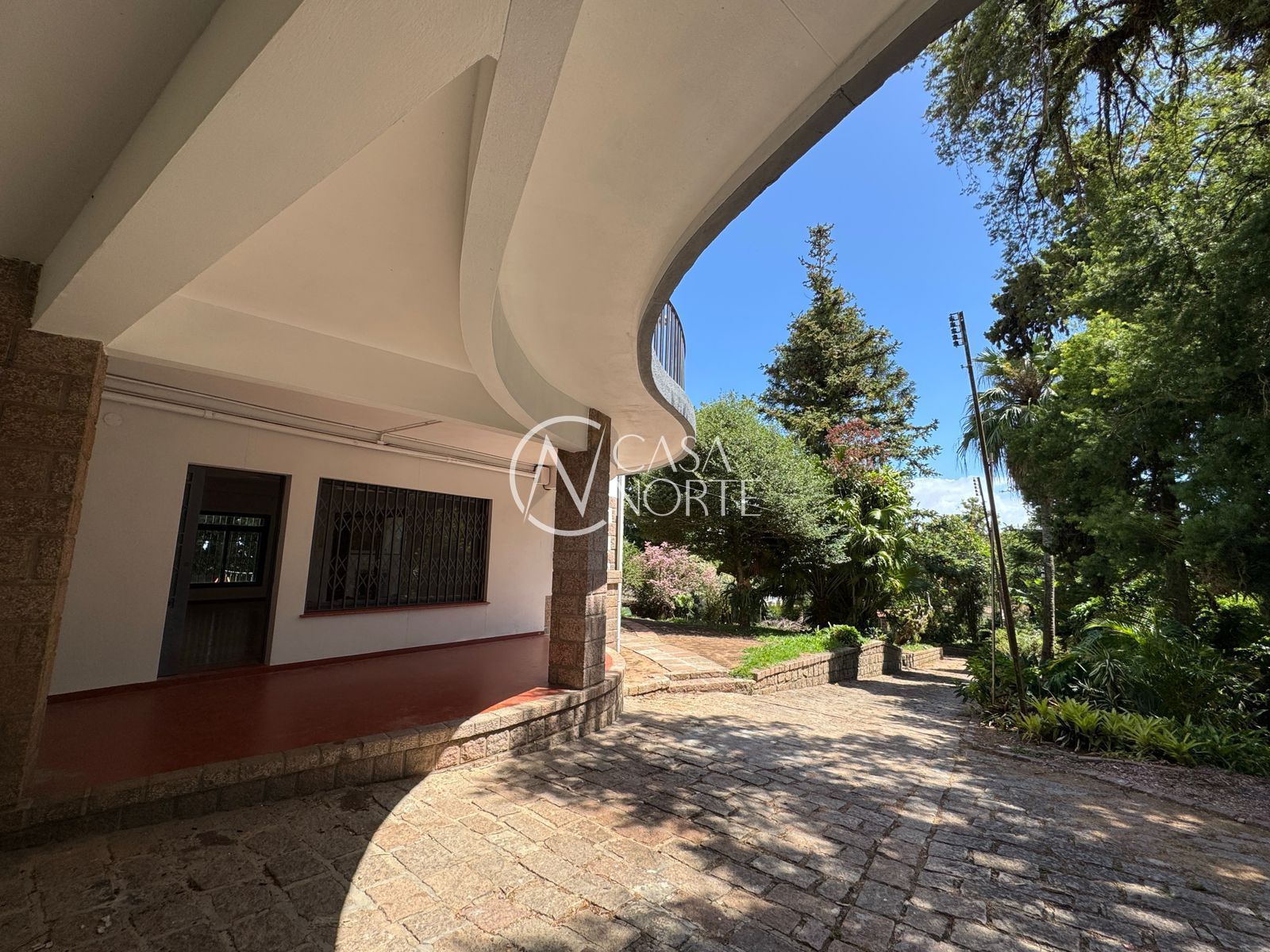 Casa à venda com 5 quartos, 500m², 6 vagas, Rua Landel de Moura no bairro Tristeza em Porto Alegre