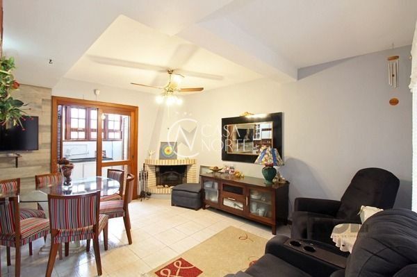 Casa à venda com 3 quartos, 135m², 1 suíte, Rua dos Guenoas no bairro Guarujá em Porto Alegre