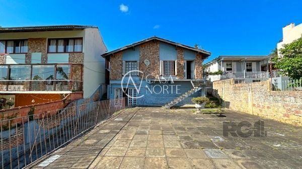 Casa à venda com 4 quartos, 536m², 1 suíte, 5 vagas, Rua General Rondon no bairro Tristeza em Porto Alegre