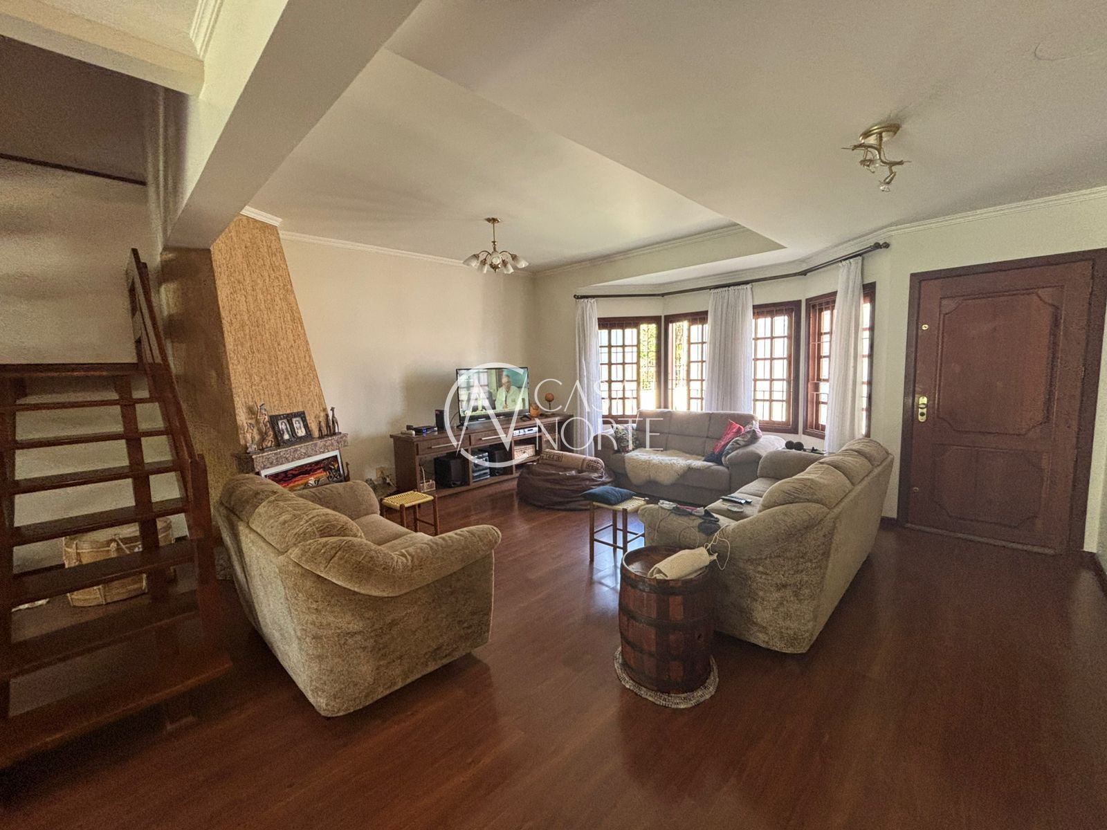 Casa à venda com 3 quartos, 252m², 1 suíte, 2 vagas, Rua Engenheiro Tito Marques Fernandes no bairro Ipanema em Porto Alegre