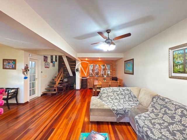 Casa de Condomínio à venda com 4 quartos, 197m², 1 suíte, 2 vagas, Rua Jacipuia no bairro Guarujá em Porto Alegre