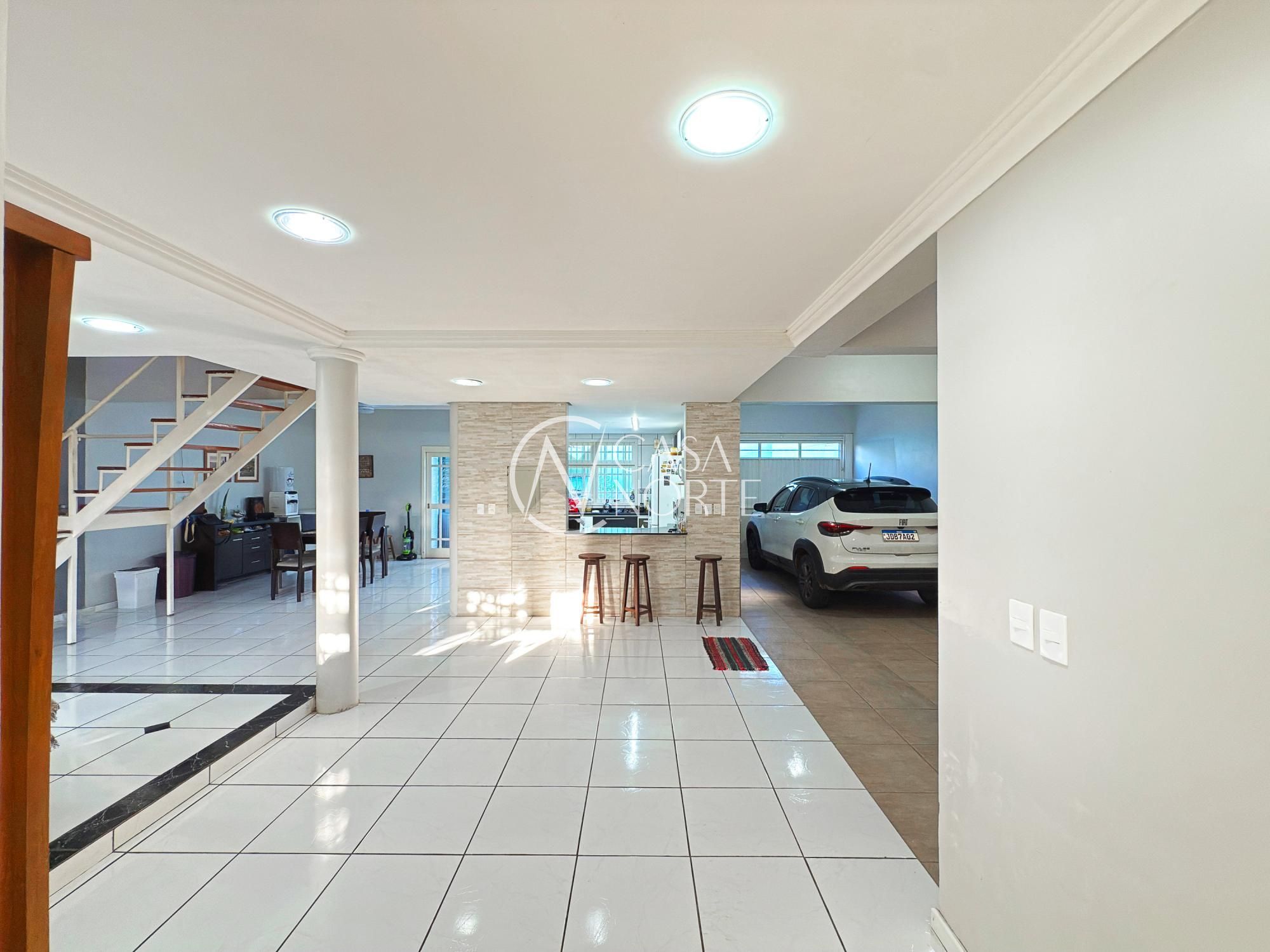 Casa à venda com 4 quartos, 356m², 4 suítes, 2 vagas, Rua Jerolomo Minuzo no bairro Vila Nova em Porto Alegre