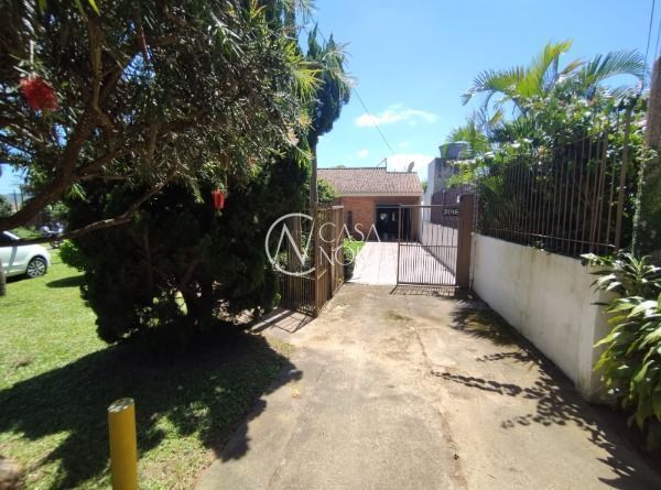 Casa à venda com 2 quartos, 140m², 4 vagas, Estrada Cristiano Kraemer no bairro Vila Nova em Porto Alegre