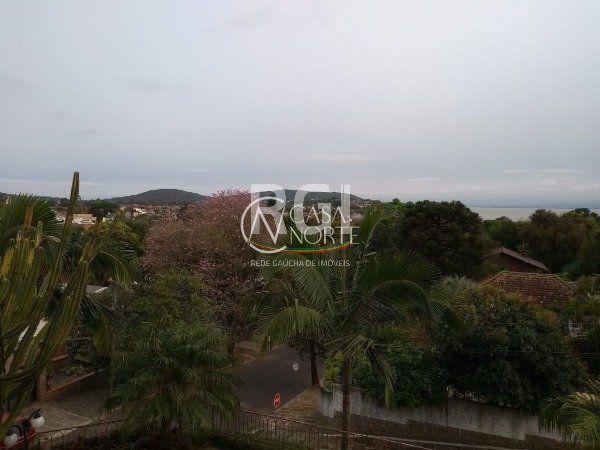 Casa à venda com 5 quartos, 741m², 3 suítes, 9 vagas, Rua dos Guenoas no bairro Guarujá em Porto Alegre