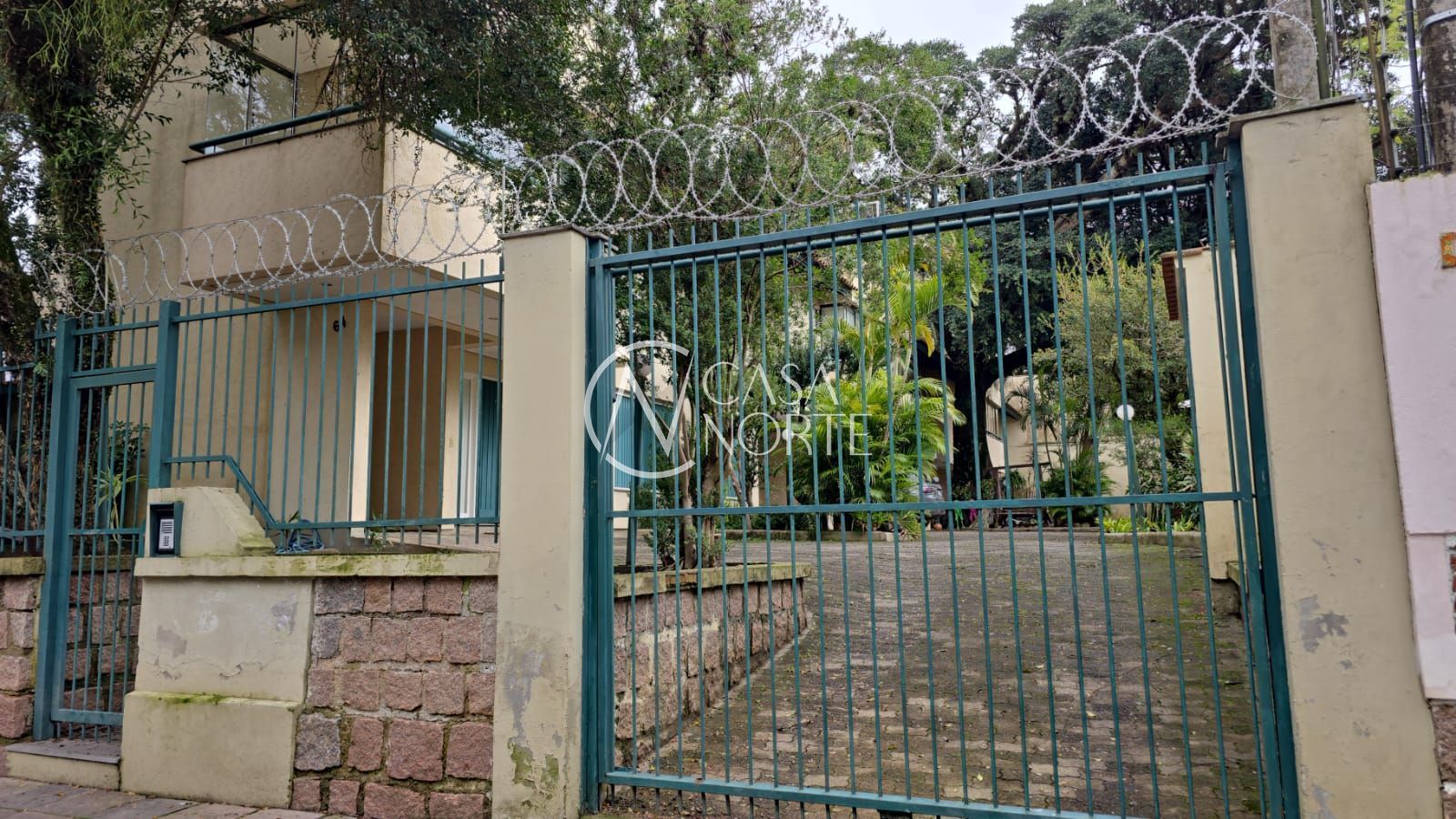 Casa de Condomínio à venda com 3 quartos, 339m², 2 suítes, 2 vagas, Rua Gávea no bairro Ipanema em Porto Alegre