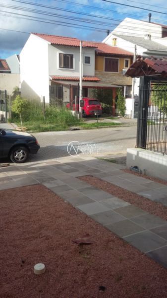 Casa à venda com 3 quartos, 125m², 1 suíte, 3 vagas, Rua Therezinha Rocha da Silva no bairro Hípica em Porto Alegre