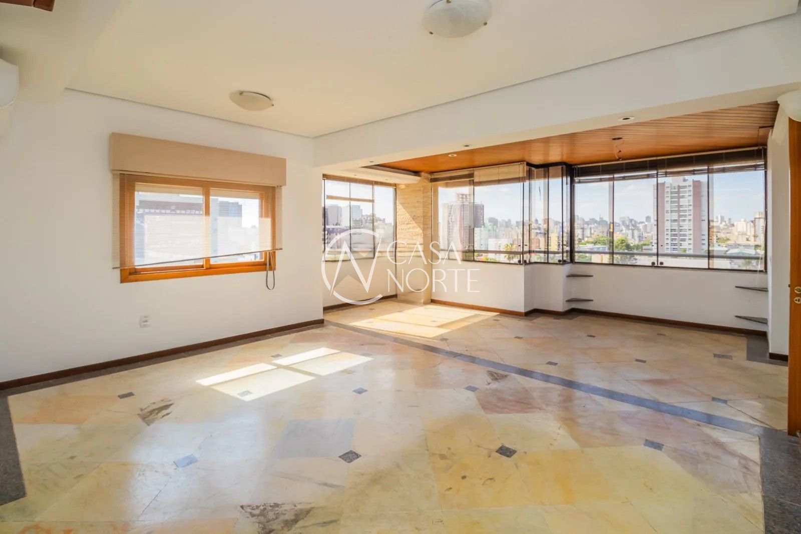 Cobertura à venda com 3 quartos, 262m², 1 suíte, 2 vagas, Avenida Ganzo no bairro Menino Deus em Porto Alegre