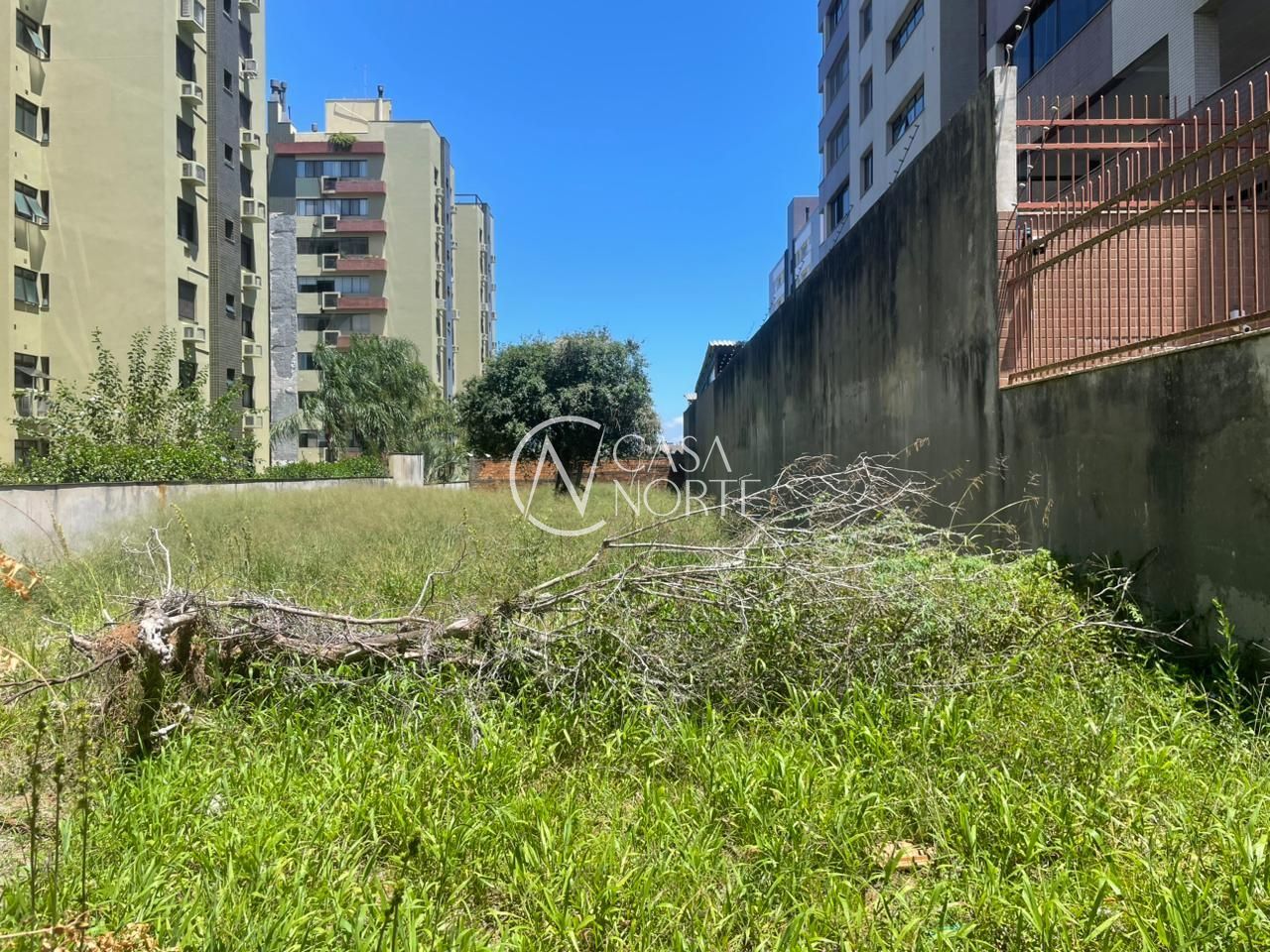 Terreno à venda  com 660m², Travessa Nova Trento no bairro Tristeza em Porto Alegre