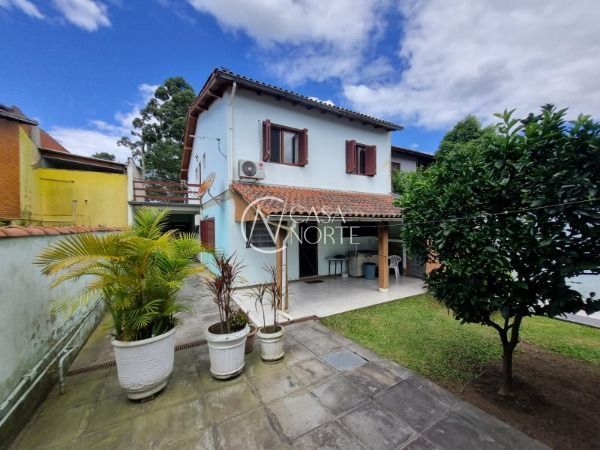 Sobrado à venda com 4 quartos, 262m², 1 suíte, 4 vagas, Rua Túnel Verde no bairro Ponta Grossa em Porto Alegre