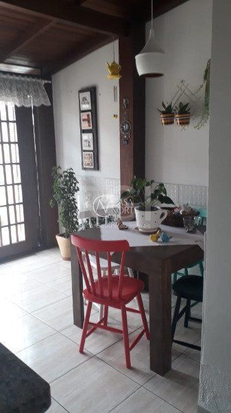 Casa à venda com 2 quartos, 110m², 2 suítes, 2 vagas, Rua Carlos Scliar no bairro Hípica em Porto Alegre