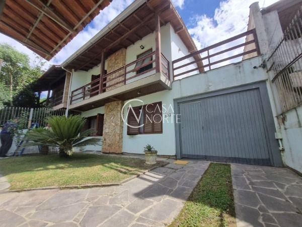 Sobrado à venda com 4 quartos, 262m², 1 suíte, 4 vagas, Rua Túnel Verde no bairro Ponta Grossa em Porto Alegre
