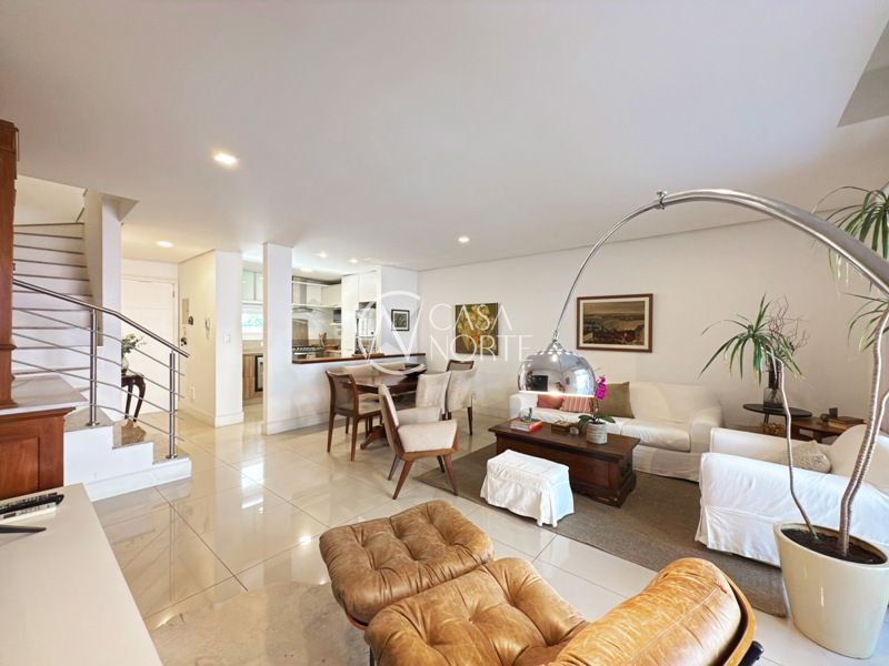 Casa de Condomínio à venda com 3 quartos, 189m², 1 suíte, 3 vagas, Rua Mário Totta no bairro Tristeza em Porto Alegre