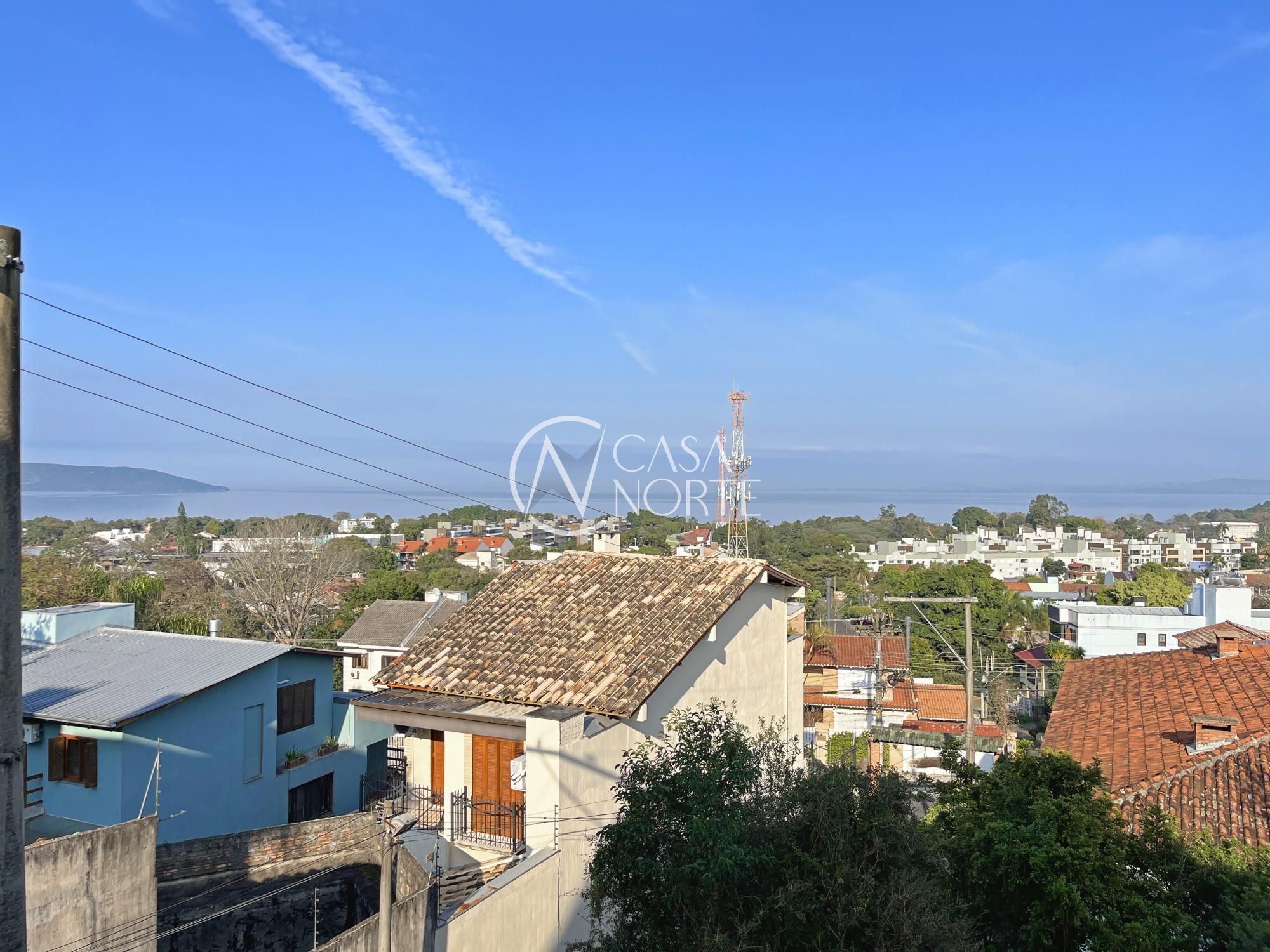 Casa de Condomínio à venda com 3 quartos, 270m², 1 suíte, 4 vagas, Rua Edgar Luiz Schneider no bairro Jardim Isabel em Porto Alegre