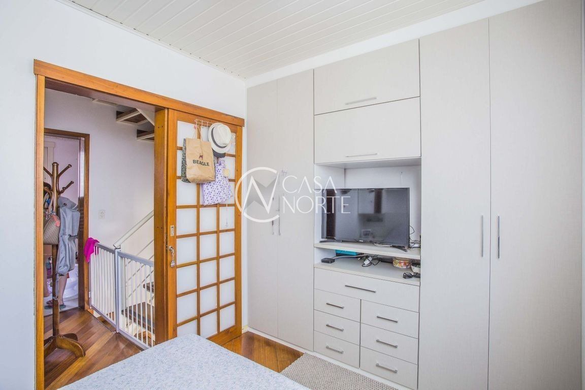 Casa de Condomínio à venda com 3 quartos, 96m², 1 suíte, 2 vagas, Rua Erechim no bairro Nonoai em Porto Alegre