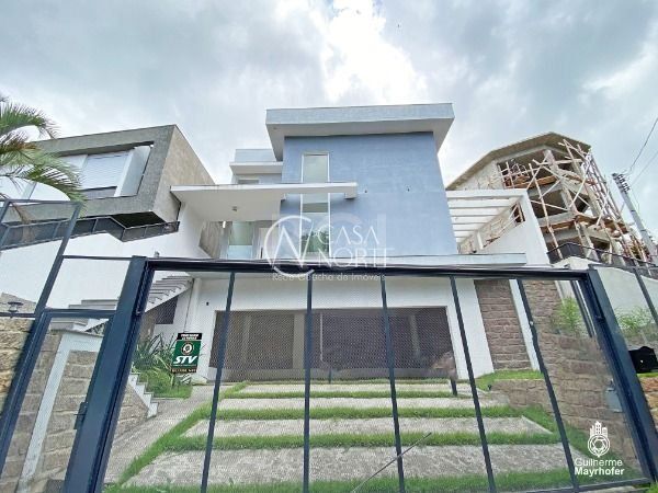 Casa à venda com 3 quartos, 267m², 1 suíte, 3 vagas, Rua Professor Emilio Meyer no bairro Vila Conceição em Porto Alegre