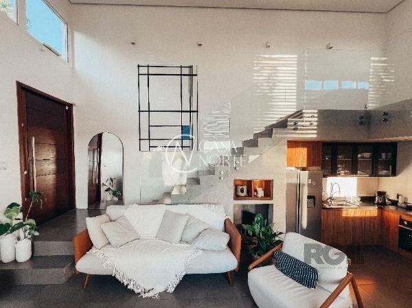 Casa à venda com 3 quartos, 300m², 1 suíte, 2 vagas, Rua Tenente-Coronel Mário Doernte no bairro Ipanema em Porto Alegre