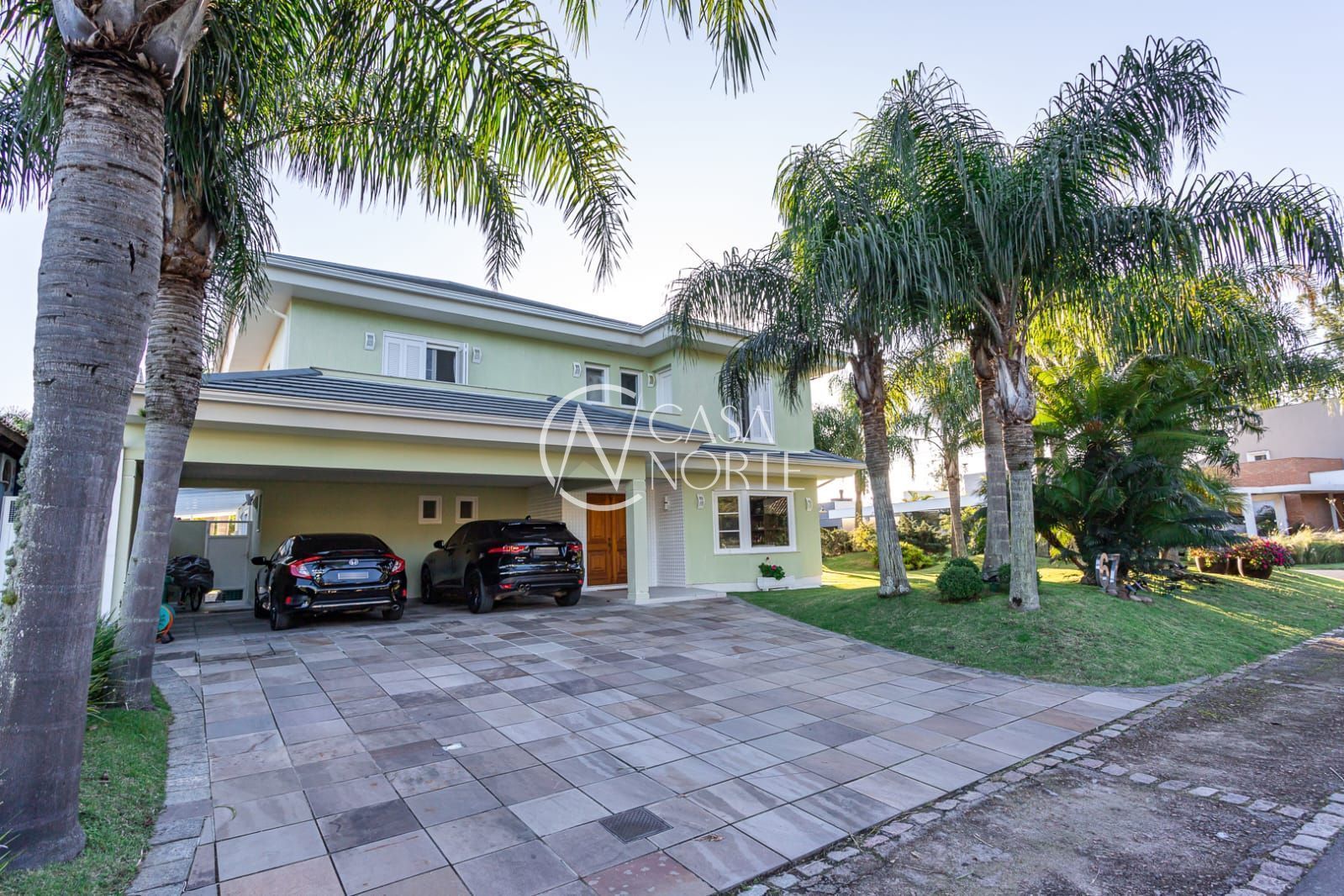 Casa de Condomínio à venda com 4 quartos, 412m², 4 suítes, 3 vagas, Avenida Juca Batista no bairro Chapéu do Sol em Porto Alegre