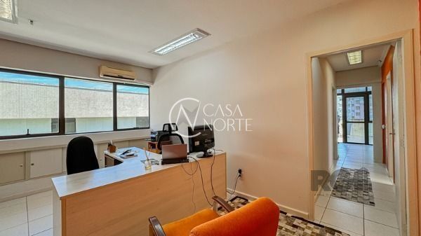 Sala Comercial à venda , 121m², 1 vaga, Rua General João Telles no bairro Bom Fim em Porto Alegre