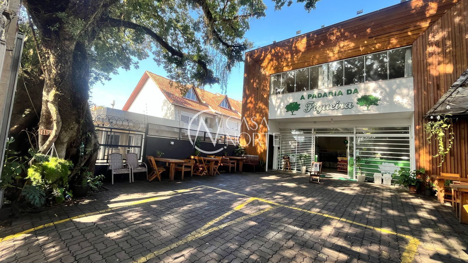 Ponto Comercial à venda , 193m², 3 vagas, Rua Doutor Pereira Neto no bairro Tristeza em Porto Alegre