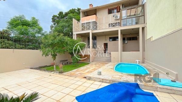 Casa à venda com 3 quartos, 400m², 2 suítes, 3 vagas, Rua Alcebíades Antônio dos Santos no bairro Nonoai em Porto Alegre