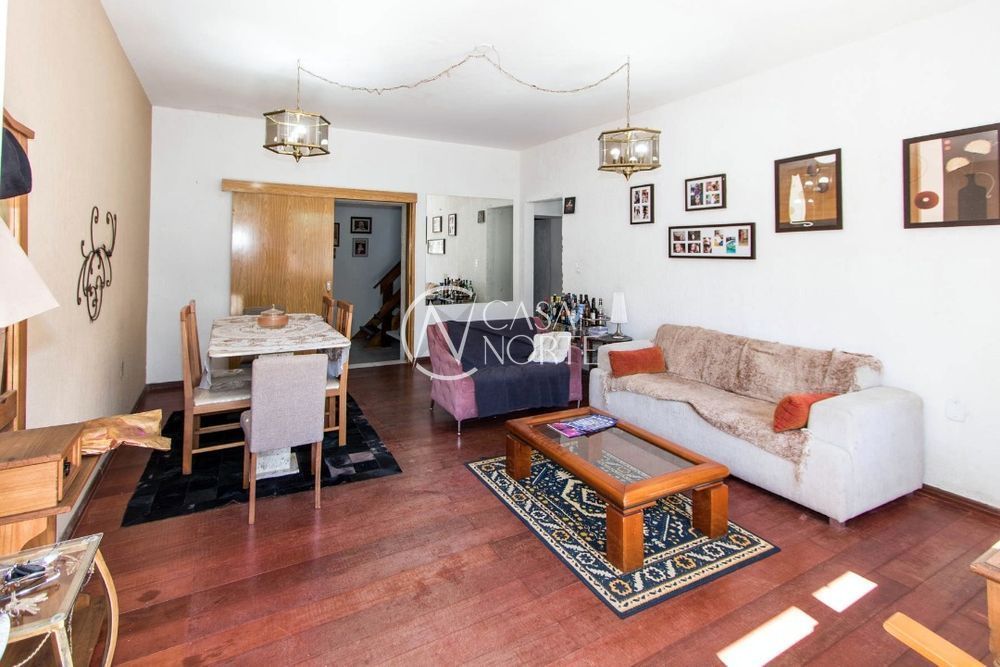 Casa à venda com 3 quartos, 281m², 1 suíte, 4 vagas, Travessa Pedra Redonda no bairro Jardim Isabel em Porto Alegre