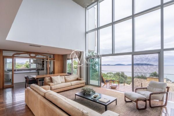 Casa à venda com 4 quartos, 463m², 4 suítes, 4 vagas, Rua Professor Emilio Meyer no bairro Vila Conceição em Porto Alegre