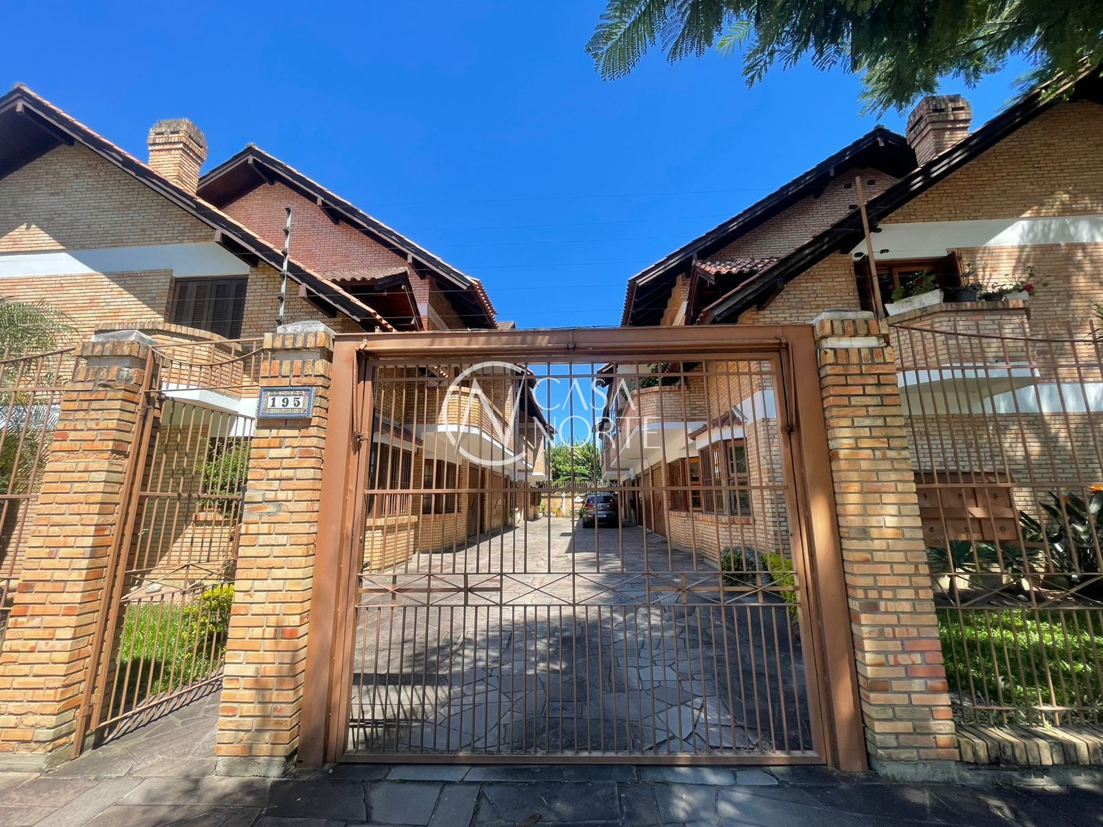 Casa de Condomínio à venda com 3 quartos, 189m², 1 suíte, 2 vagas, Avenida Oswaldo Gonçalves Cruz no bairro Ipanema em Porto Alegre