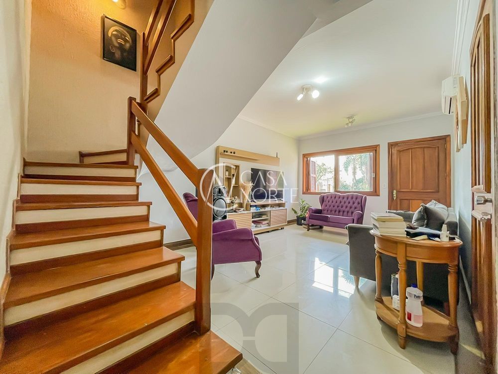 Casa de Condomínio à venda com 3 quartos, 196m², 1 suíte, 2 vagas, Avenida Orleaes no bairro Guarujá em Porto Alegre