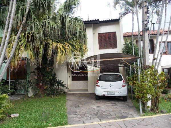 Casa de Condomínio à venda com 3 quartos, 220m², 1 suíte, 4 vagas, Avenida Juca Batista no bairro Hípica em Porto Alegre