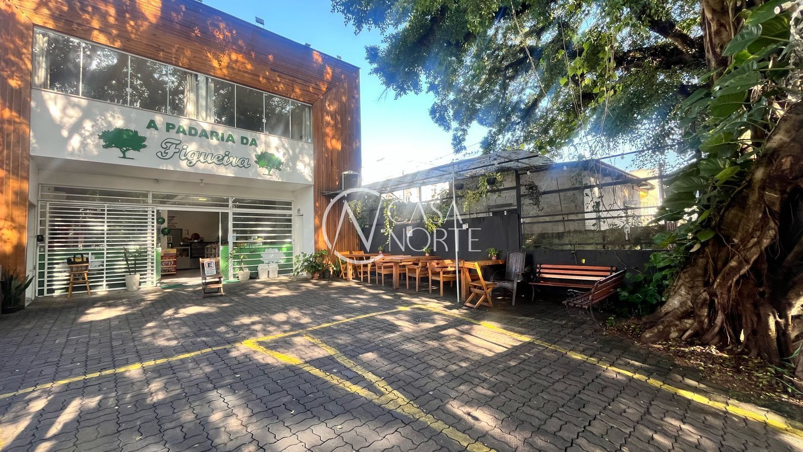 Ponto Comercial à venda , 193m², 3 vagas, Rua Doutor Pereira Neto no bairro Tristeza em Porto Alegre