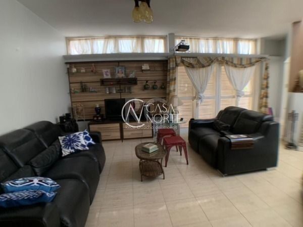 Casa à venda com 3 quartos, 333m², 1 suíte, 4 vagas, Rua Engenheiro Tito Marques Fernandes no bairro Ipanema em Porto Alegre