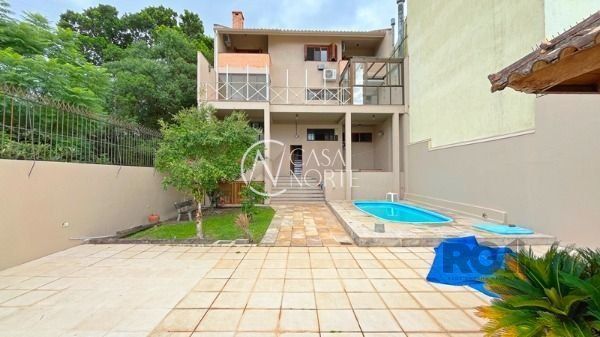 Casa à venda com 3 quartos, 400m², 2 suítes, 3 vagas, Rua Alcebíades Antônio dos Santos no bairro Nonoai em Porto Alegre