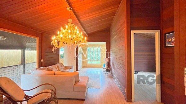 Casa à venda com 3 quartos, 187m², 1 suíte, 2 vagas, Rua Décio Pelegrini no bairro Ipanema em Porto Alegre