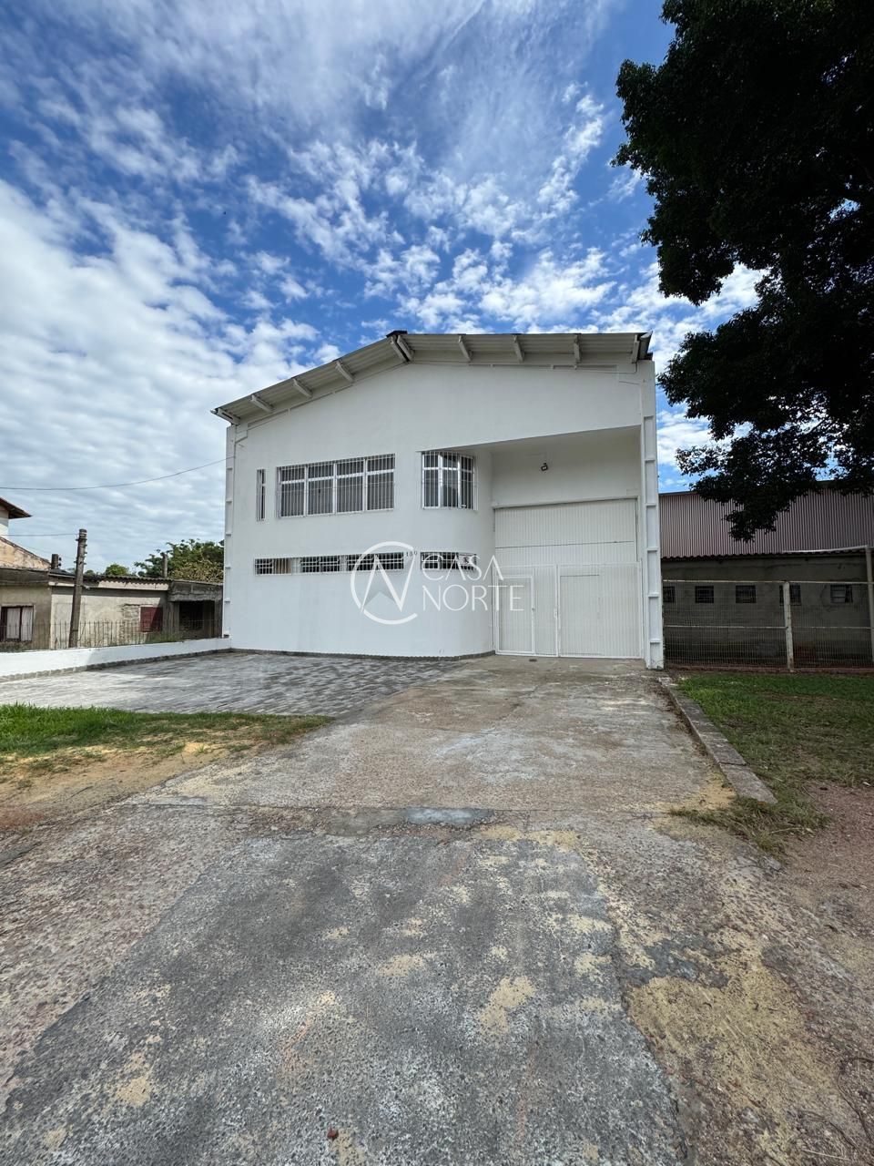 Pavilhão à venda com 6 quartos, 500m², 4 vagas, Estrada Aracaju no bairro Vila Nova em Porto Alegre