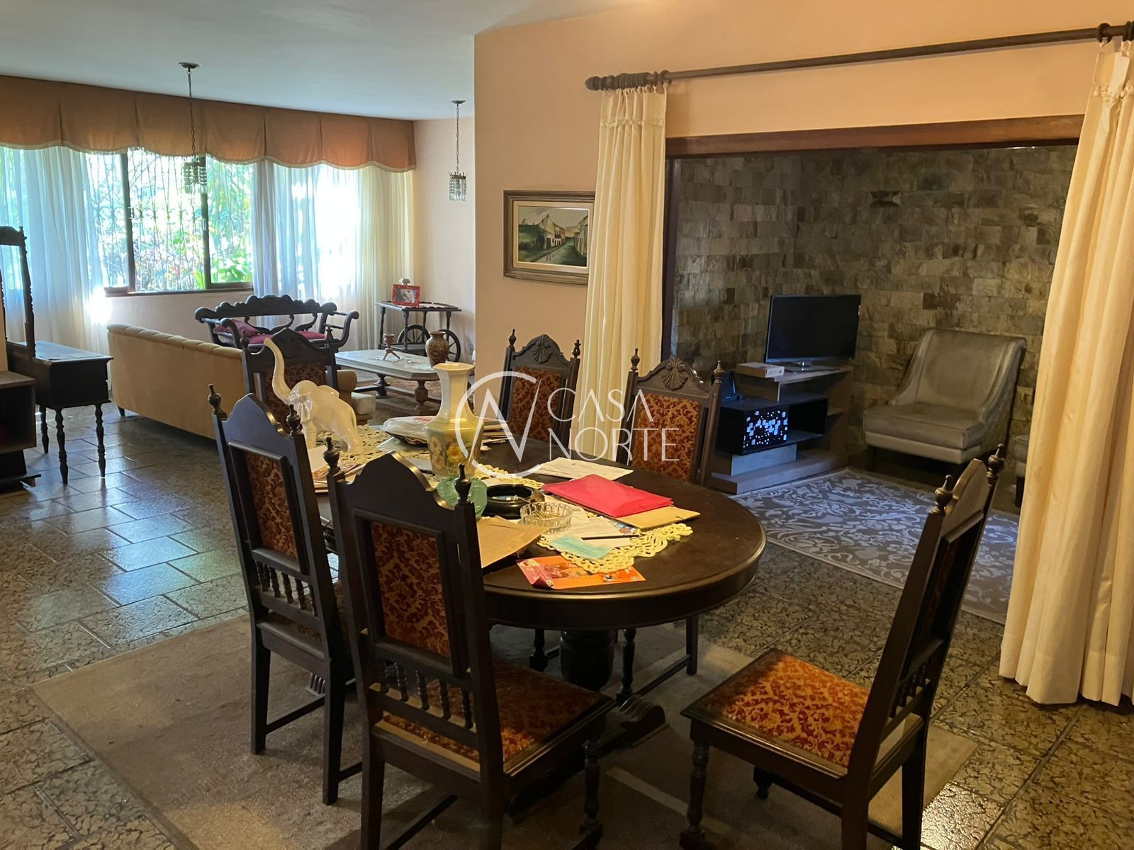 Casa à venda com 3 quartos, 260m², 2 suítes, 2 vagas, Rua Jigoro Kano no bairro Jardim Isabel em Porto Alegre