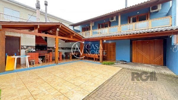 Casa à venda com 4 quartos, 399m², 1 suíte, 6 vagas, Rua Jerolomo Minuzo no bairro Vila Nova em Porto Alegre