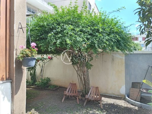 Casa à venda com 4 quartos, 228m², 2 suítes, 3 vagas, Rua Eurico Lara no bairro Medianeira em Porto Alegre