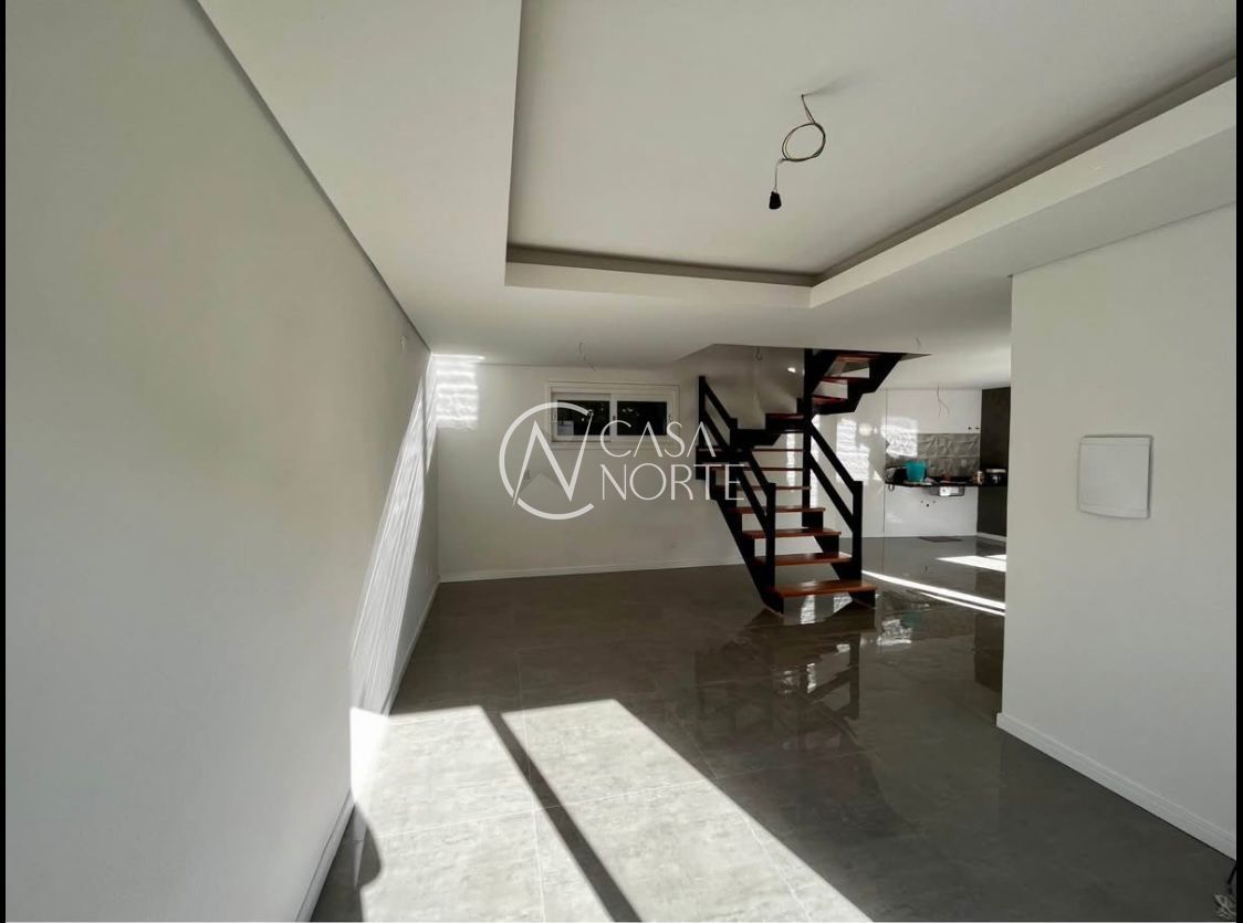 Casa de Condomínio à venda com 3 quartos, 240m², 1 suíte, 2 vagas, Rua Manuele Cristiane Gonçalves no bairro Vila Nova em Porto Alegre