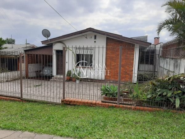 Casa à venda com 3 quartos, 220m², 3 vagas, Avenida Joracy Camargo no bairro Santa Tereza em Porto Alegre