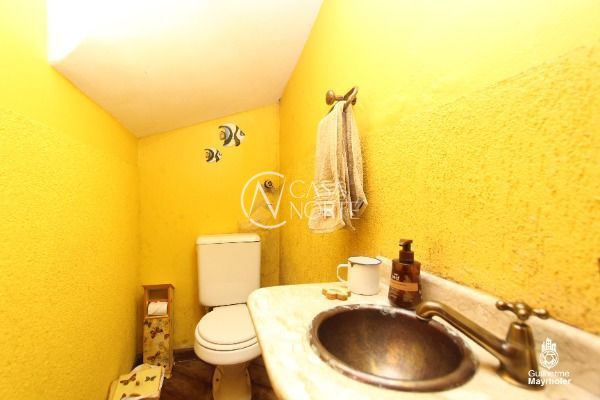 Casa à venda com 4 quartos, 200m², 1 suíte, 3 vagas, Rua Doutor Pio Angelo no bairro Ipanema em Porto Alegre